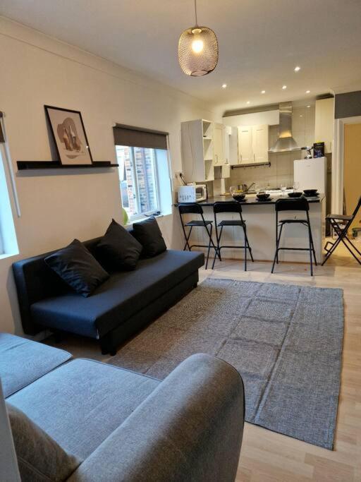 2 Bedroom Flat In Zone 2 Lnd Londra